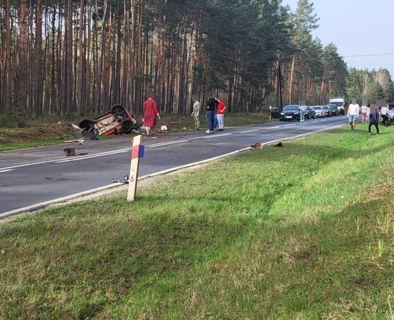 Poważny wypadek pod Nowym Tomyślem Jedna osoba bez oznak życia