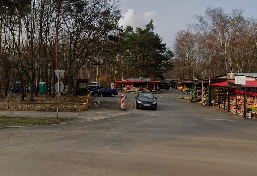 Parking przy cmentarzu Miłostowo | fot. Google Street View