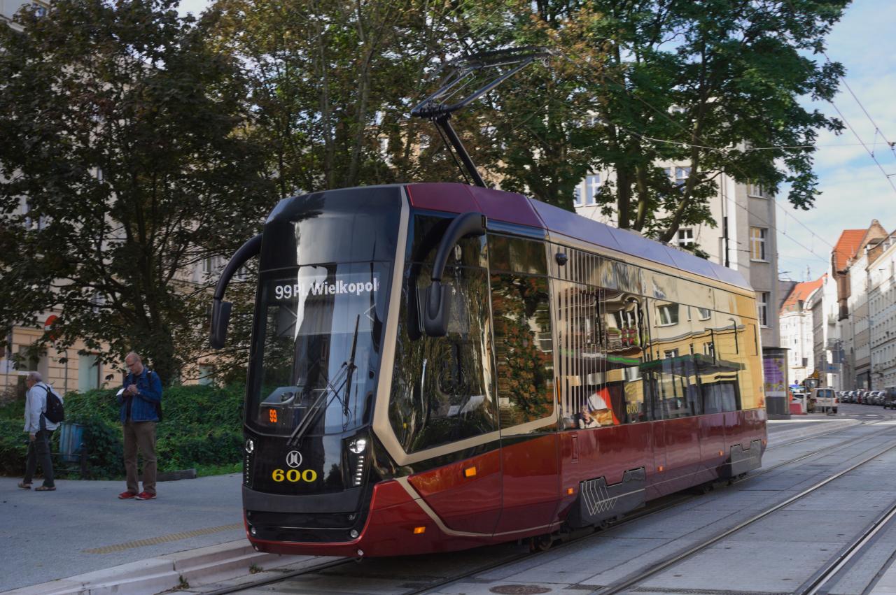 Najkrótszy tramwaj w mieście wozi już pasażerów. Dlaczego nie będzie zielony?
