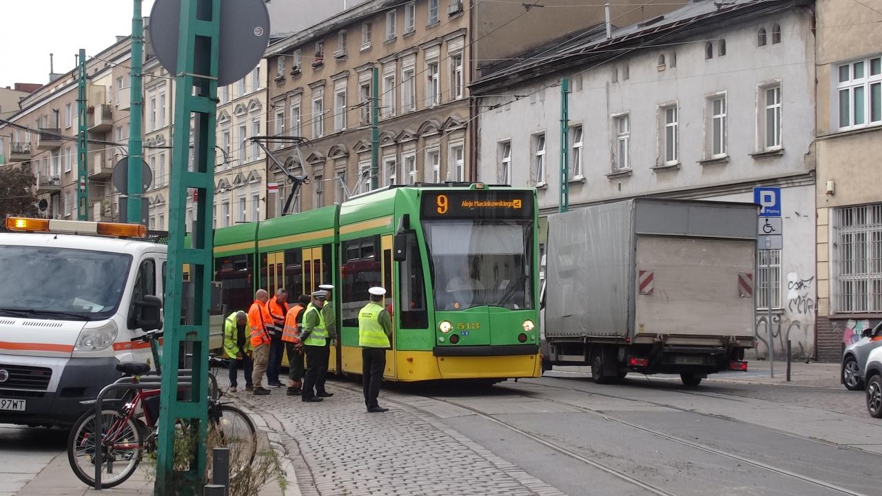 Po wykolejeniu tramwaju na Wildzie konieczna awaryjna naprawa torowiska. Objazdy!