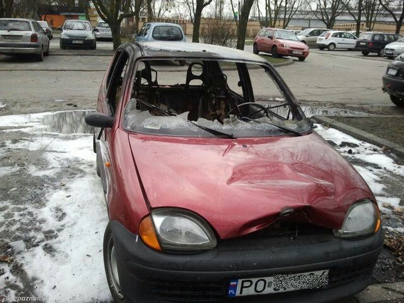 Fiat spalony na osiedlu Piastowskim | fot. Iwona J.