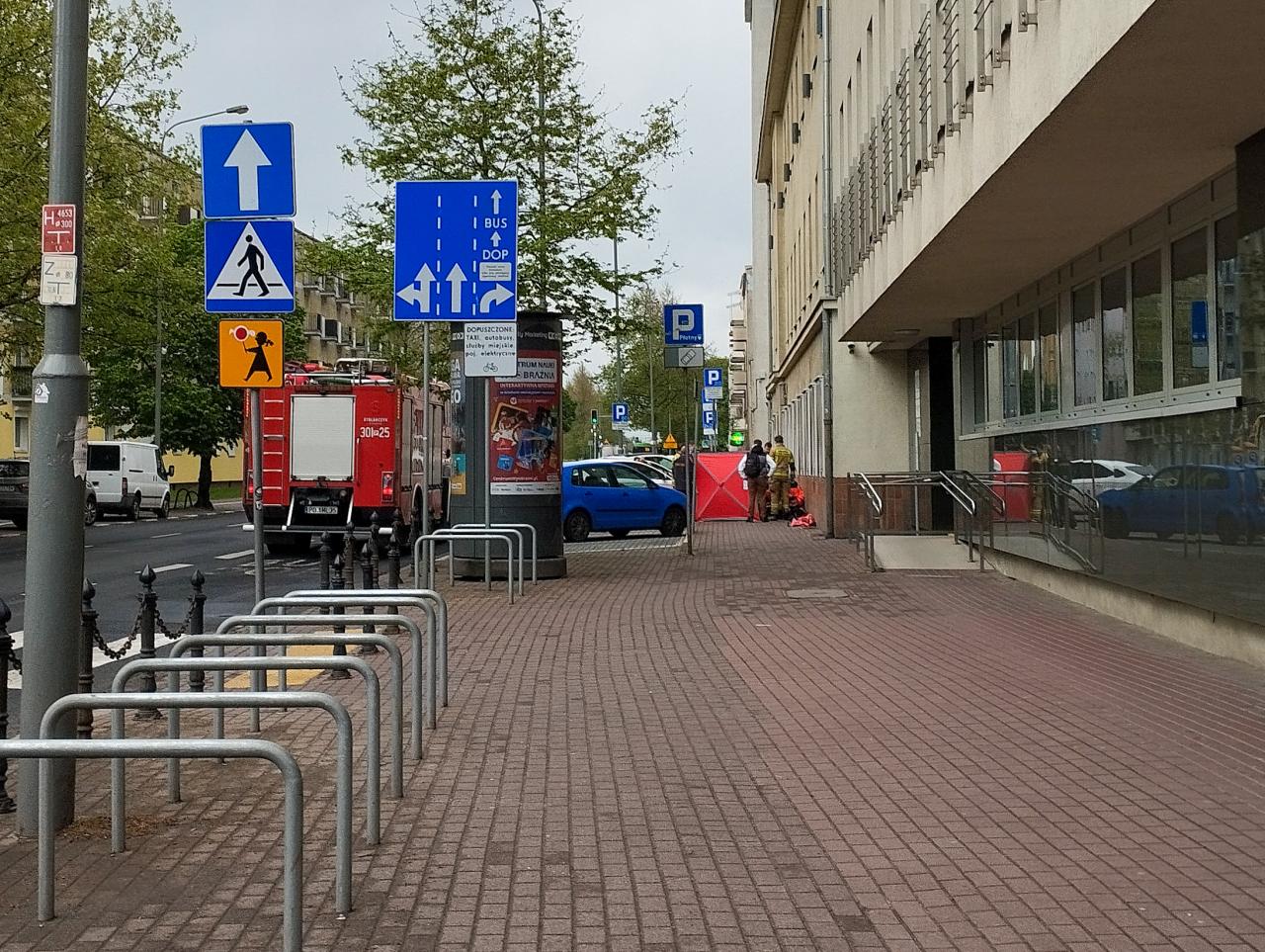 Akcja służb i strażacki parawan na Garbarach. Nie żyje mężczyzna