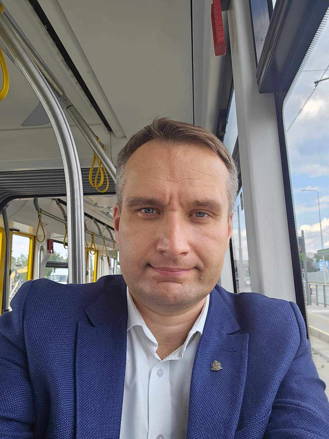 Jacek Jaśkowiak’s deputy posted a photograph on a tram. An web consumer requested why the air-con wasn’t working