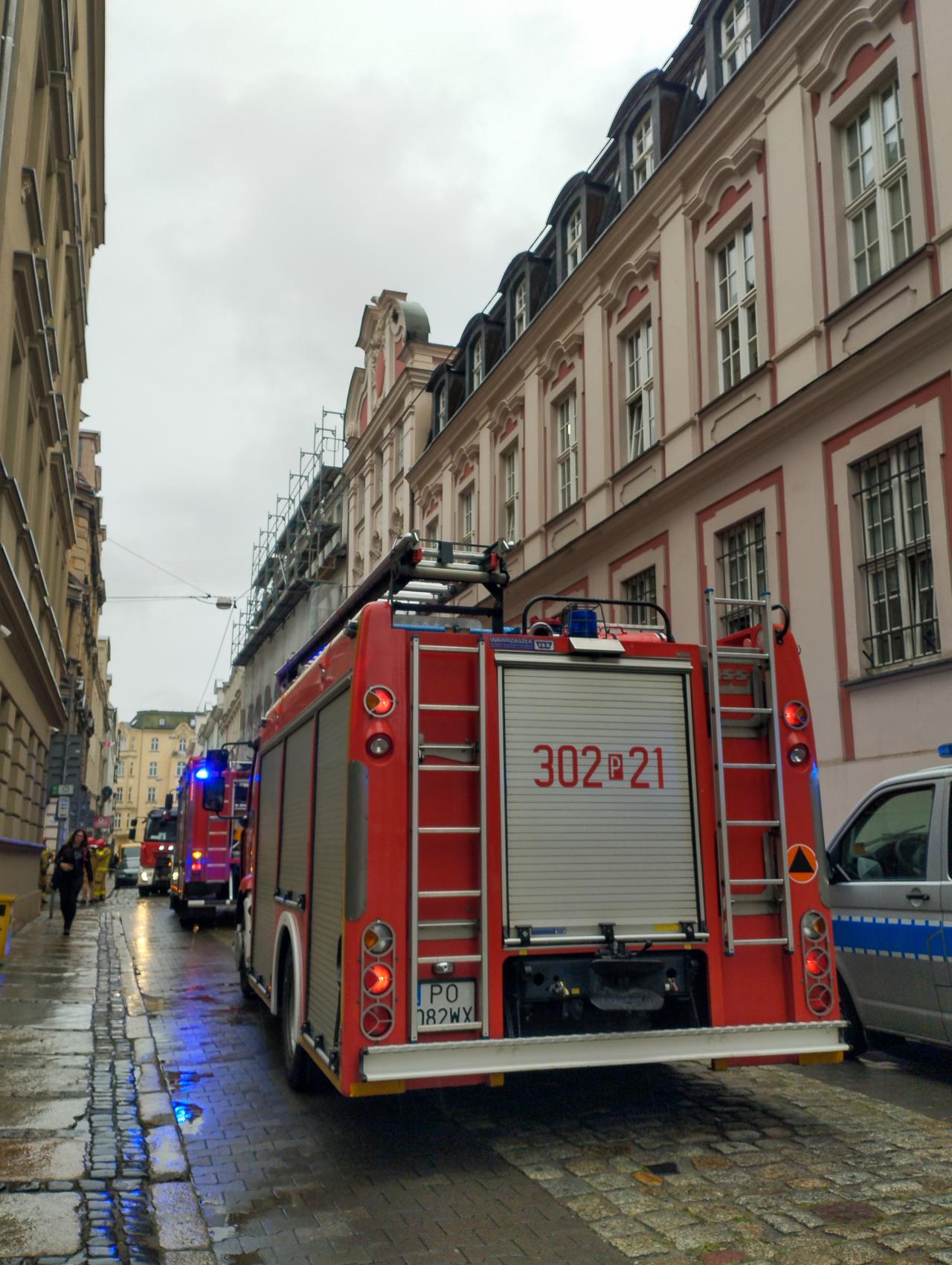 Pożar w kamienicy w centrum Poznania. Na miejscu 10 zastępów strażaków