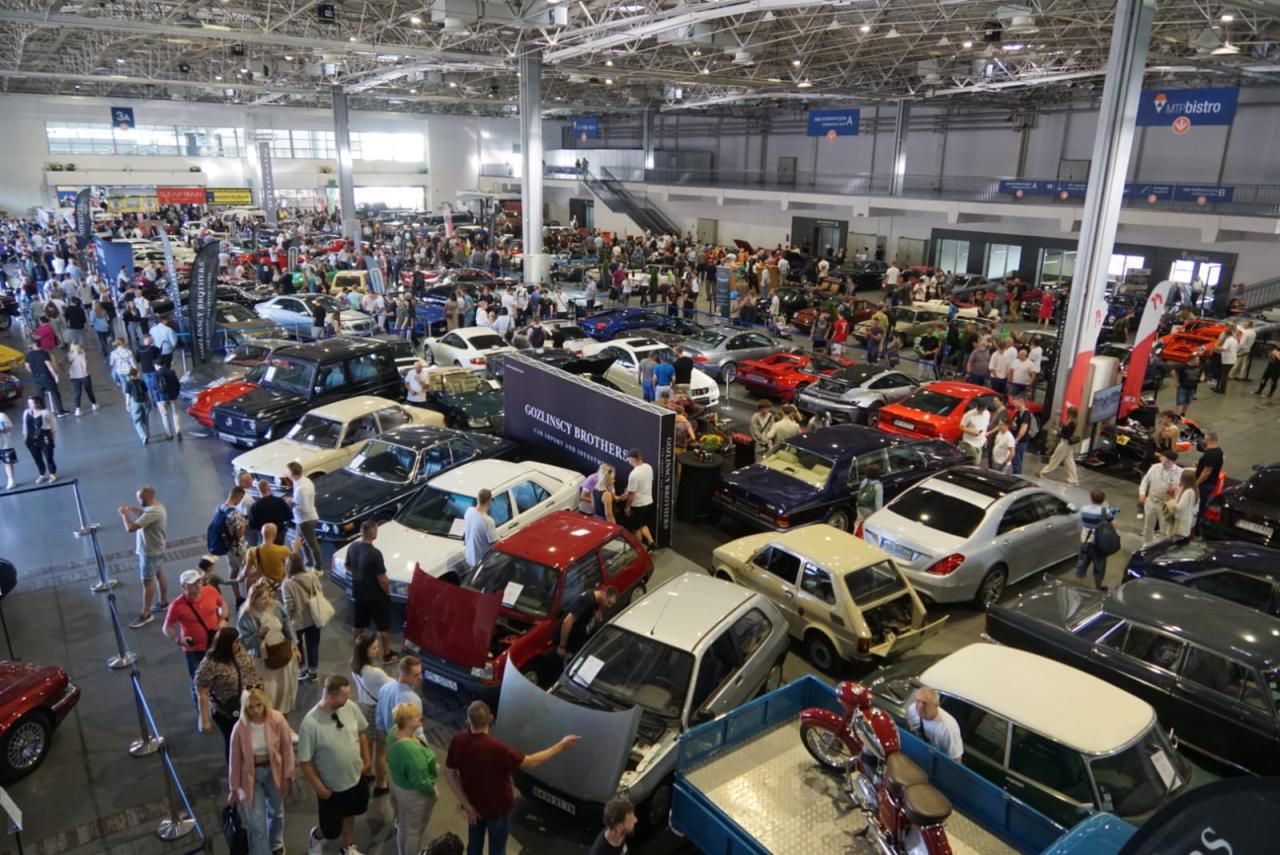 Multitudes en el MTP. No sólo les atraen los coches viejos.