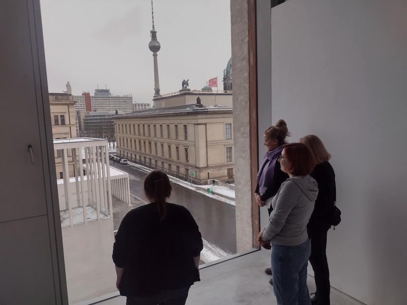 Edukatorzy Muzeum Archeologicznego w Poznaniu w czasie obserwacji pracy w Haus Bastian - Centrum Edukacji Muzealnej w Berlinie; fot. O. Adamczyk