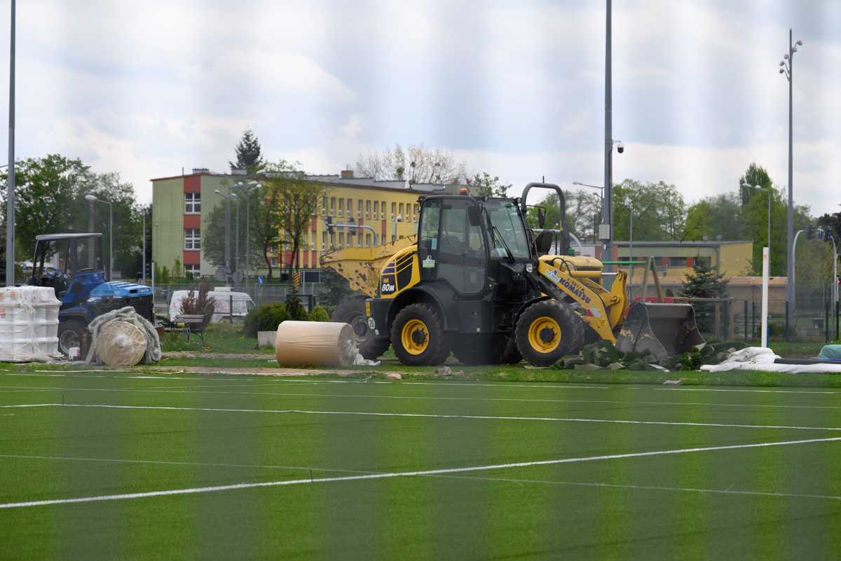 Przy poznańskim stadionie budują nowe boisko (zdjęcia)