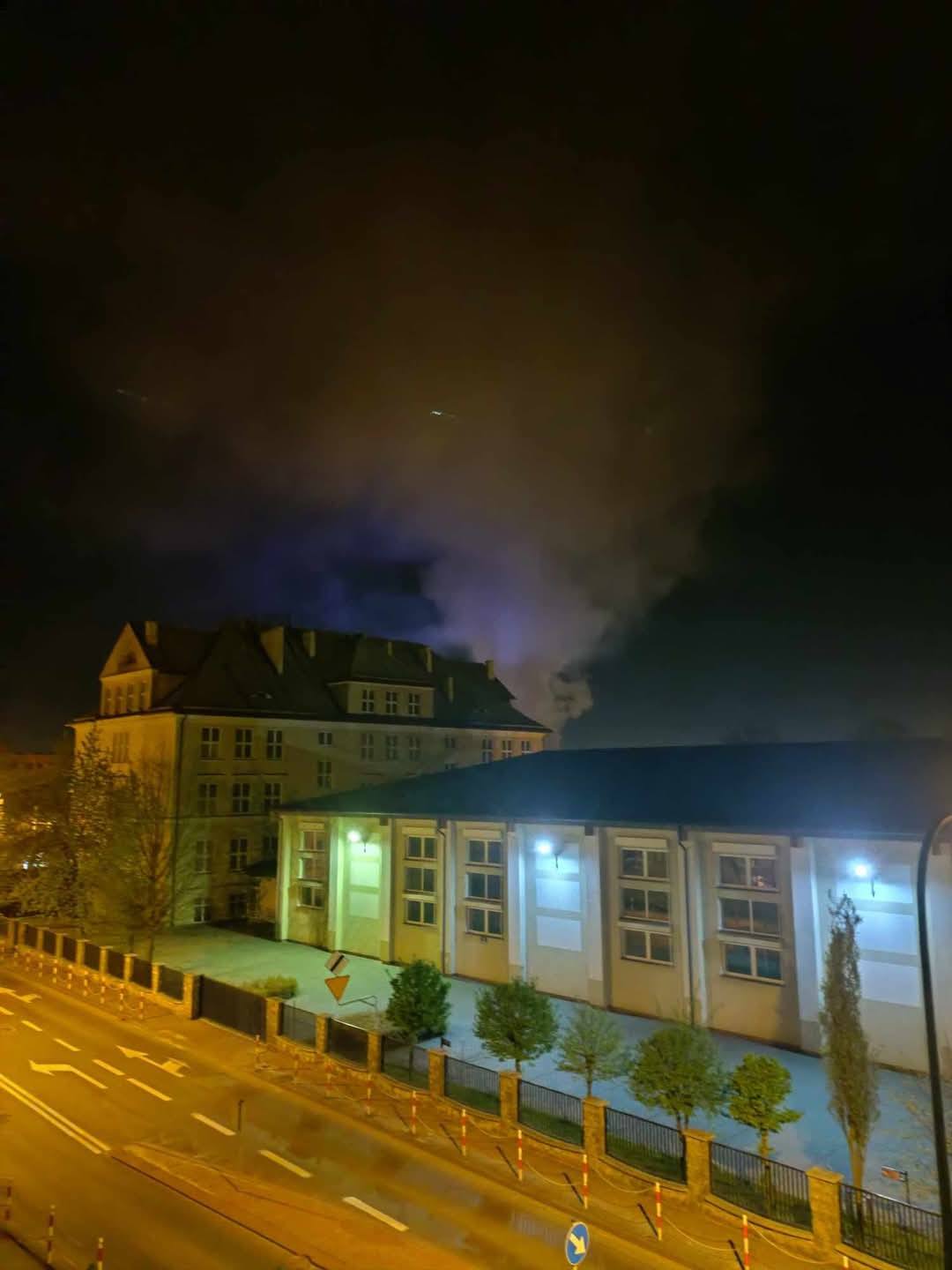 Tragiczny pożar w regionie. Nie żyje 1 osoba, 2 ranne, kilkudziesięciu ewakuowanych