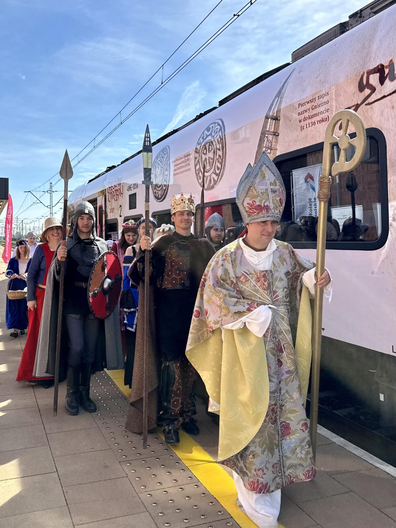 Niezwykły pociąg na 1000-lecie koronacji. Przyjechał nim "Bolesław Chrobry"
