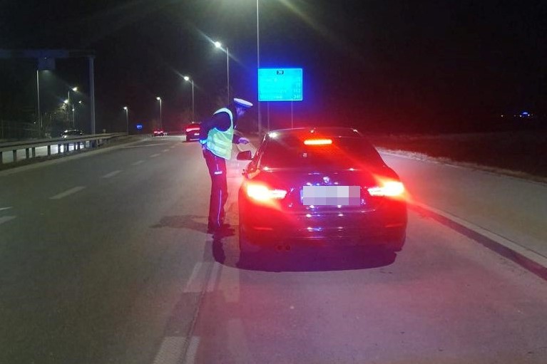 Urządzają sobie "rajdy" po poznańskich ulicach. "Kolejny rok zamęczają mieszkańców, straszą dzieci i zwierzęta"