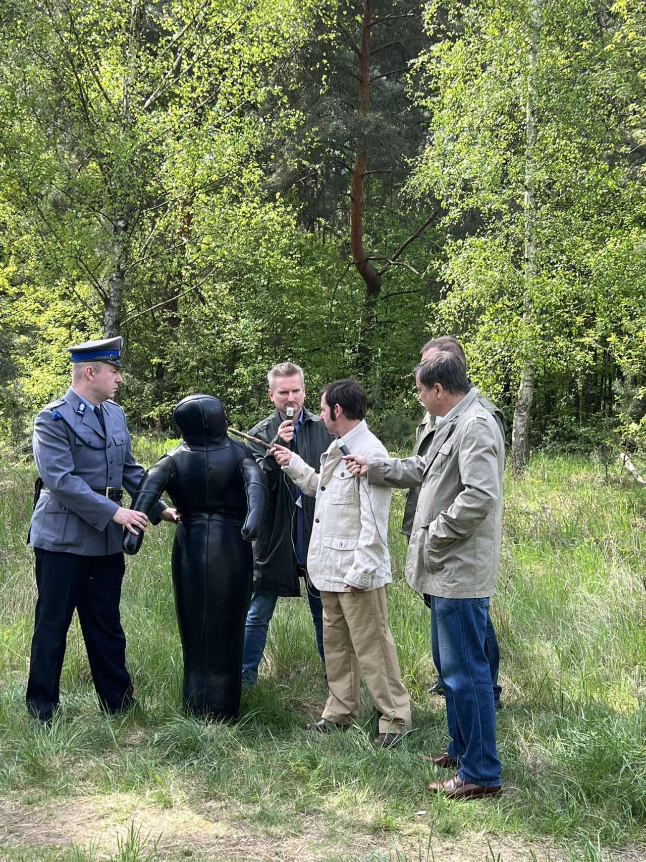 Żurawiniec: z planu zdjęciowego został skradziony manekin zapaśniczy