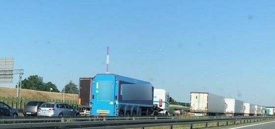 Spore utrudnienia na poznańskim odcinku autostradowym. Zderzenie trzech samochodów. Gigantyczny korek