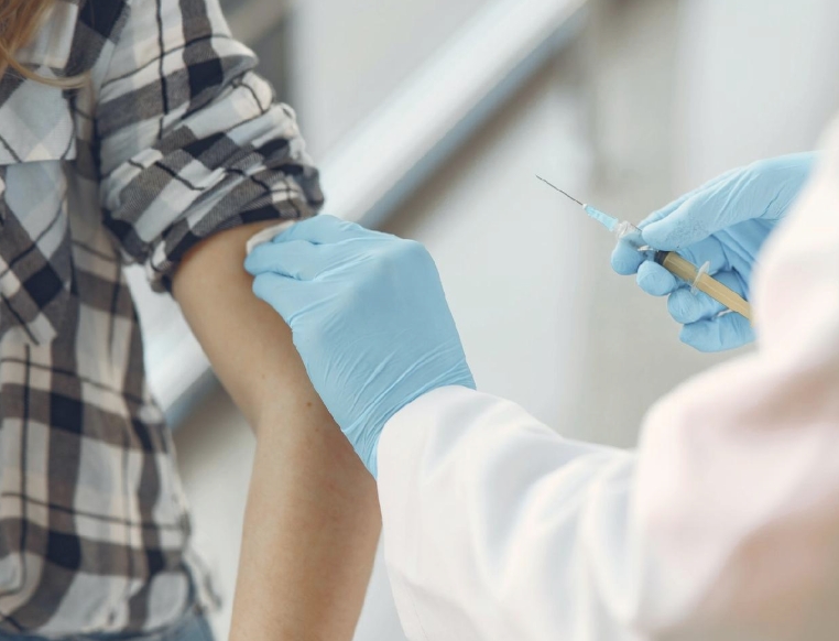 Coraz częściej rodzice rezygnują ze szczepień. Zwiększa się liczba niezaszczepionych dzieci na terenie Poznania. "To przez postfakty i fake newsy"