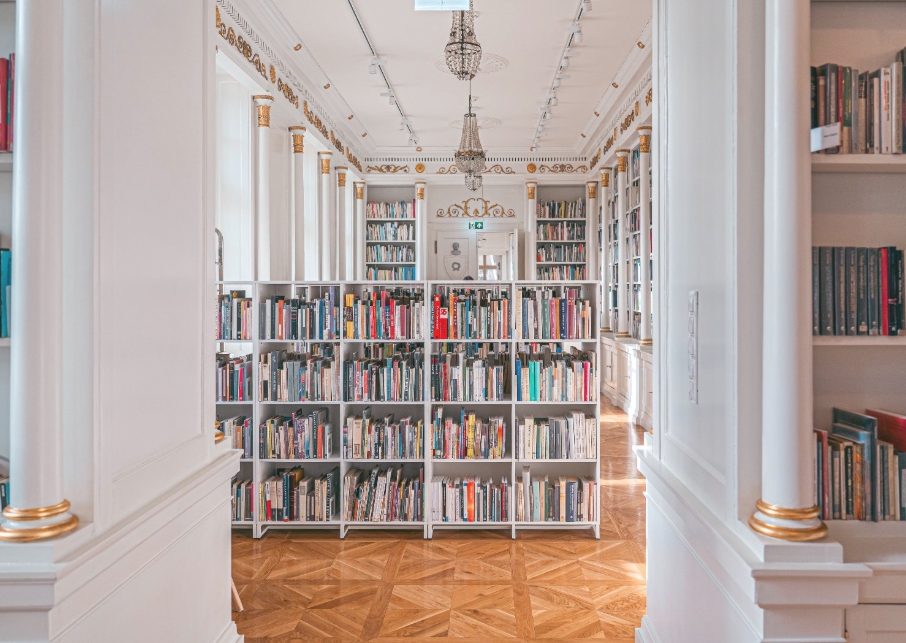 W poznańskiej bibliotece będzie można oglądać repliki insygniów królewskich oraz rękopisy