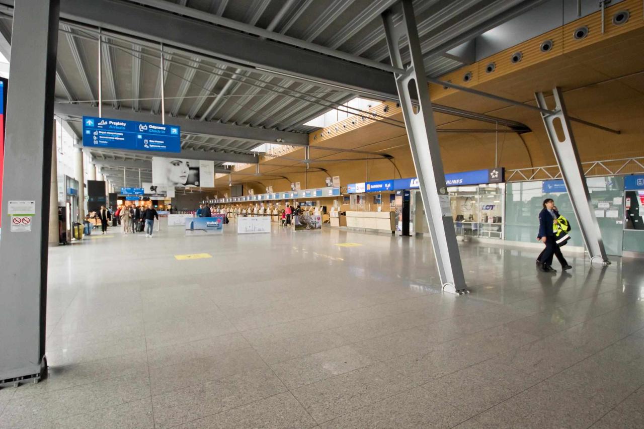 Po decyzji UOKiK poznańskie lotnisko będzie zwracać klientom pieniądze. Można się zgłaszać