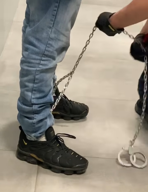 Brutalne wymuszenie na 24-latku w regionie. Zmuszono go do podpisania dokumentów