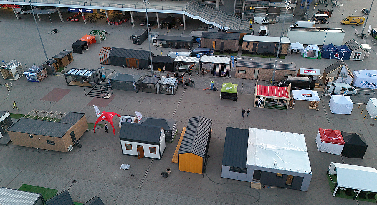 Bardzo nietypowe "osiedle" powstało przy Enea Stadionie. Zniknie po weekendzie