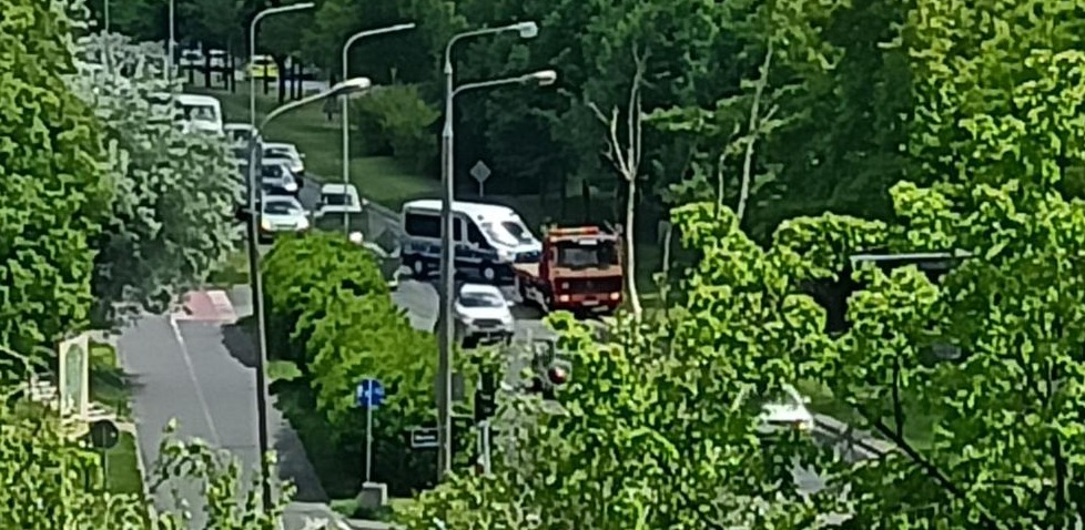 Akcja Policji na Serbskiej. "Auto stoi na poboczu"