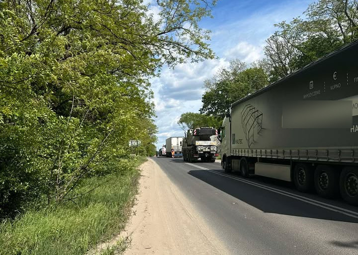 Kierowcy stoją w gigantycznym korku na ulicy Lutyckiej. "Od prawie godziny ani drgnie"