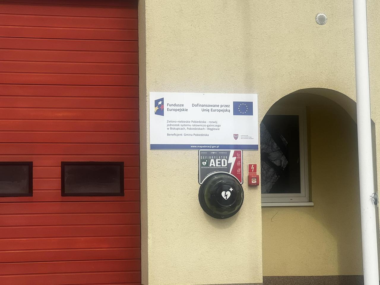 "Spacerowała z wnukiem w wózku. Nagle zasłabła i upadła na jezdnię". Szybka reakcja uratowała życie mieszkanki podpoznańskiej miejscowości