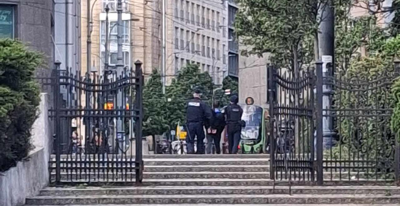 Akcja policji i zatrzymanie w parku w centrum Poznania