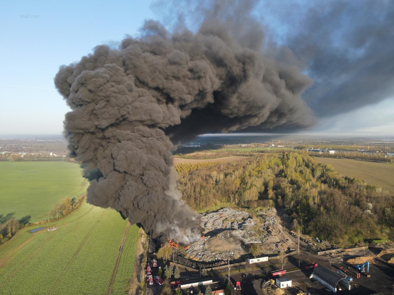 Nielegalne składowisko od lat stwarza zagrożenie w naszym regionie. Odbyła się kolejna kontrola