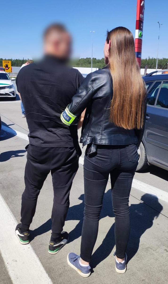 Policjanci z Poznania zatrzymali kolejnych handlarzy narkotyków. Na A2 przejęto 16 kg zabronionych substancji