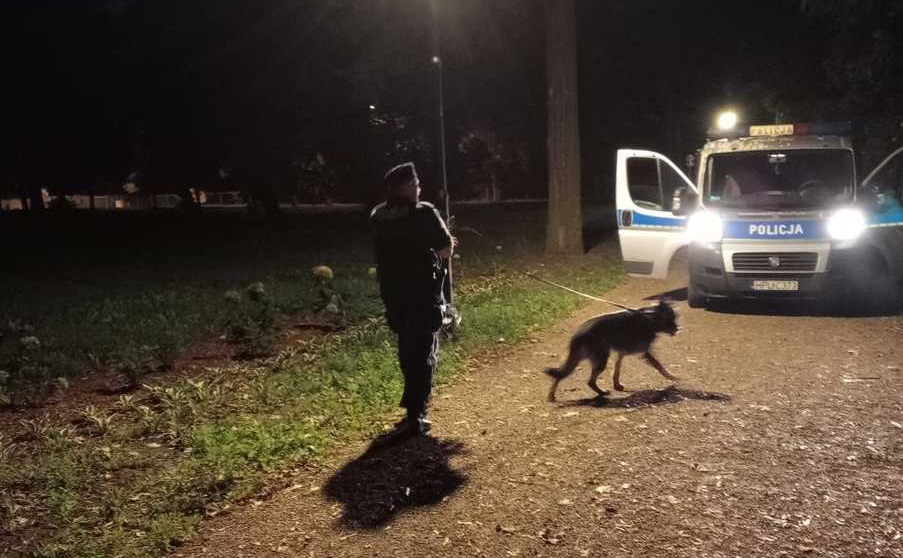 Agresywny mężczyzna zanim uciekł, groził pozbawieniem życia i spaleniem domu. Do akcji wkroczył "Rambo"
