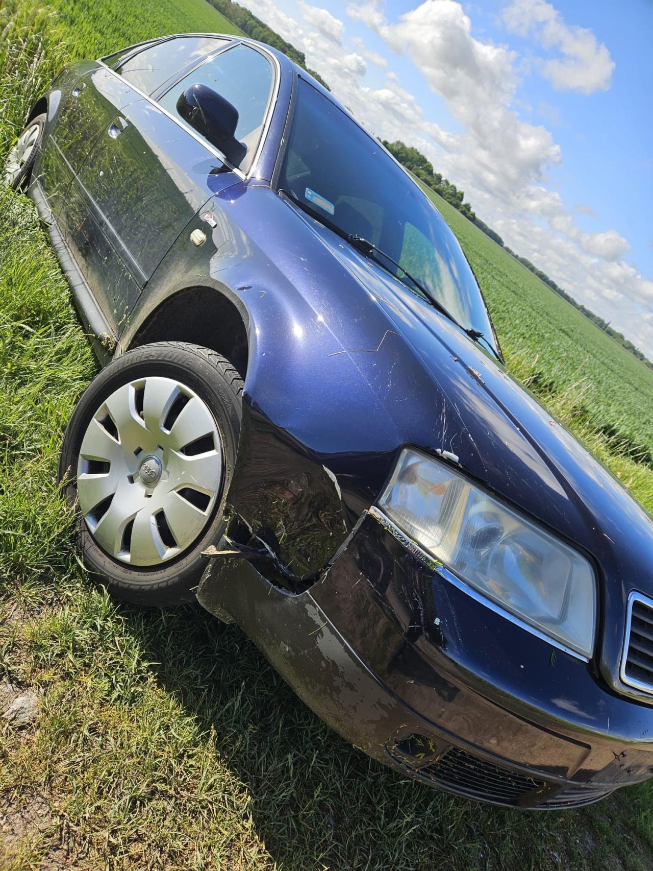 Obywatelka Ukrainy najpierw wjechała samochodem w płot, a potem wpadła do rowu. Policjanci dokonali interesującego odkrycia