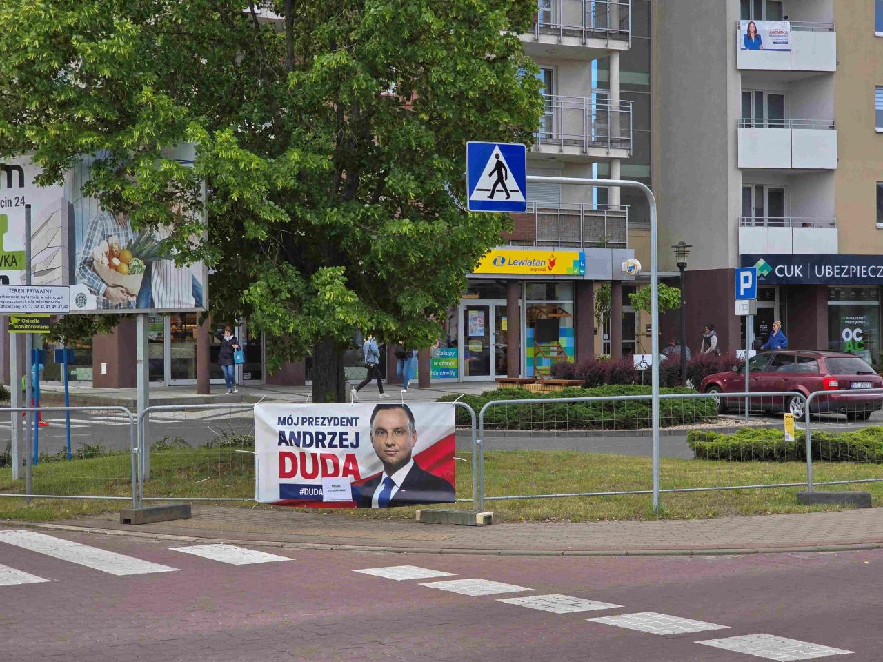 Nietypowy baner "wyborczy" na poznańskim osiedlu. Podziękowali