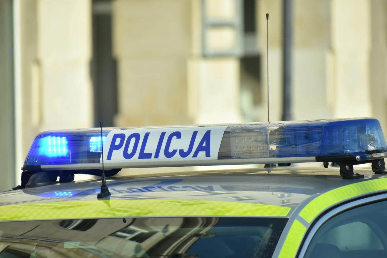 Pomagała marynarzowi, który pływał 'po zagrożonych napadami piratów wodach'. Gdy kontakt się urwał zawiadomiła policję