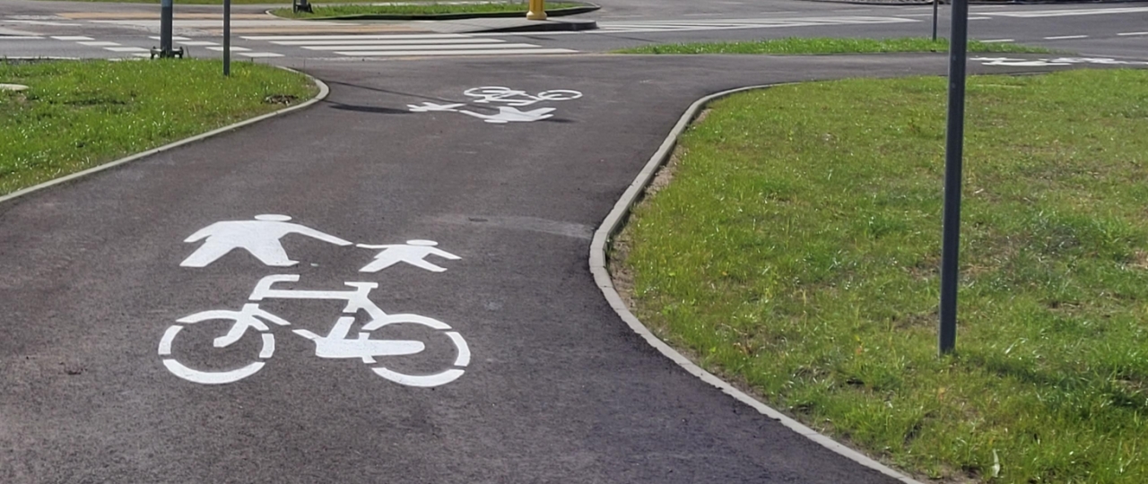 Nowa droga rowerowa powstanie w ciągu DK11 w regionie. "Pozwoli na wyeliminowanie z jezdni pieszych i rowerzystów"