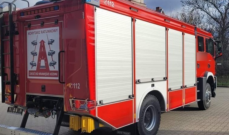 Motocyklista wywrócił się na jednośladzie. Jest ranny. Utrudnienia w regionie