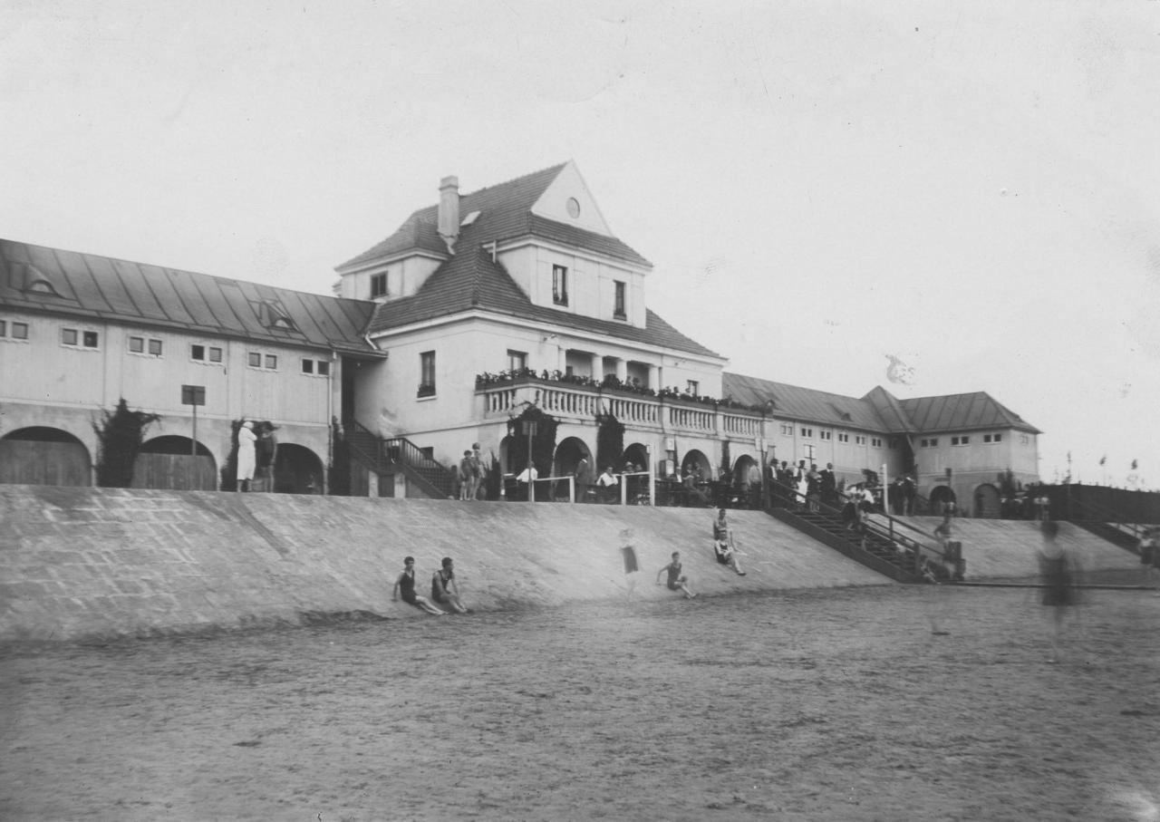 Dokładnie 100 lat temu otwarto ten poznański obiekt. Dziennie pojawiało się tu choćby 5000 osób