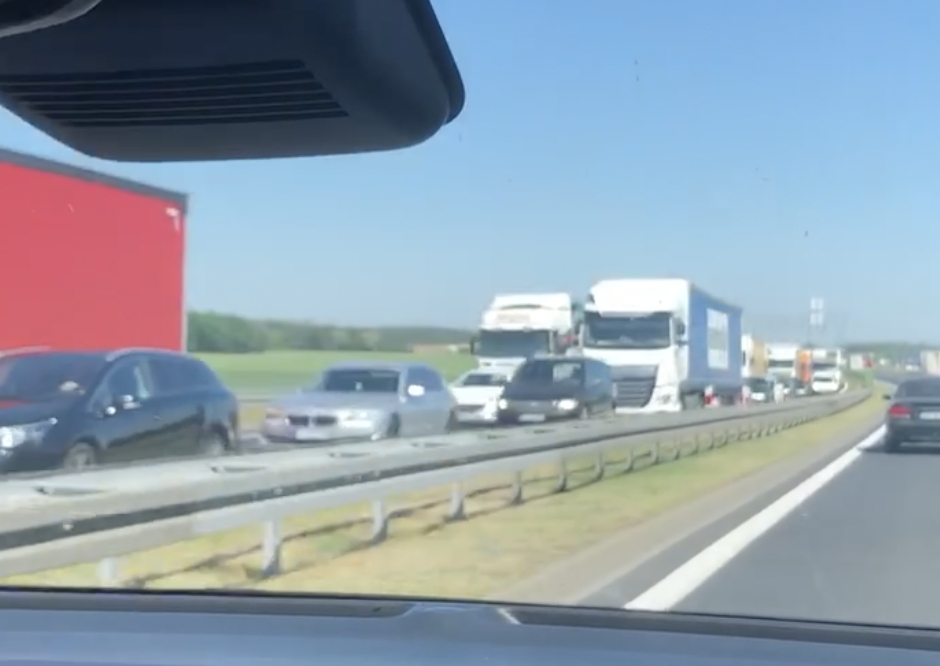 Korek na zachodniej obwodnicy Poznania. Zderzyły się trzy auta