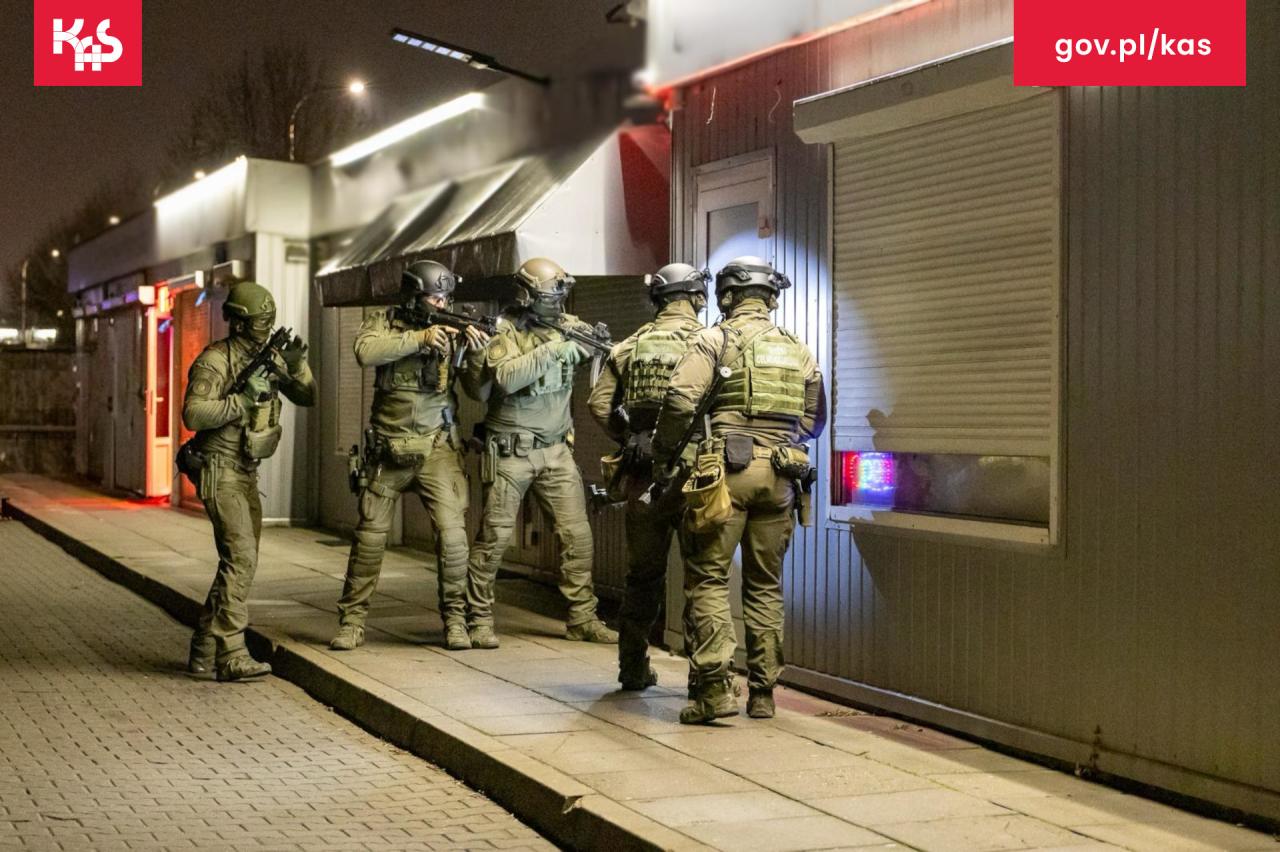 Poszukiwani chętni do zostania funkcjonariuszem "policji skarbowej". Ile można zarobić?