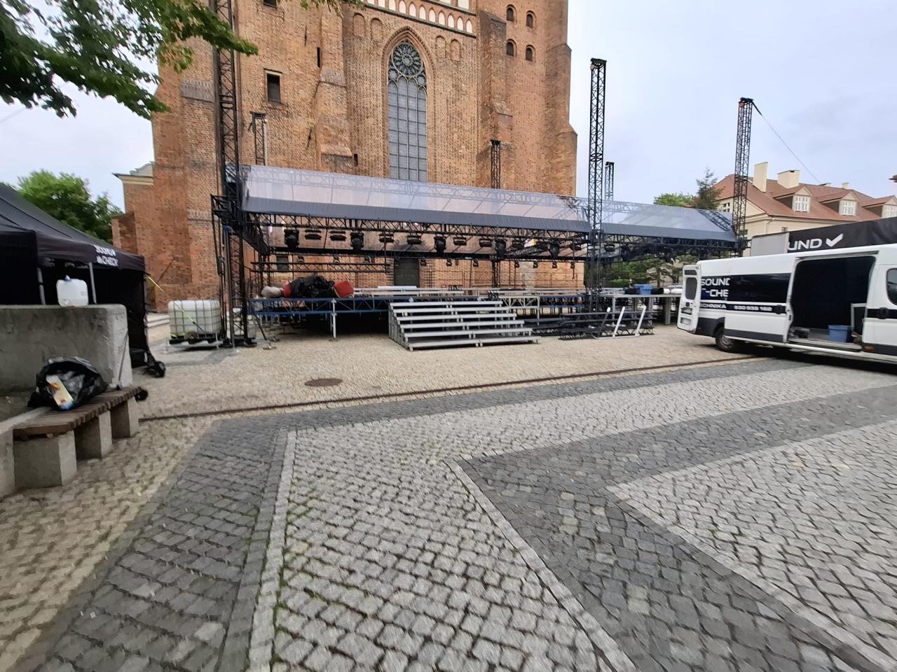 Wielkie przygotowania przed katedrą. "Odbędzie się jedno z najważniejszych wydarzeń w historii archidiecezji"