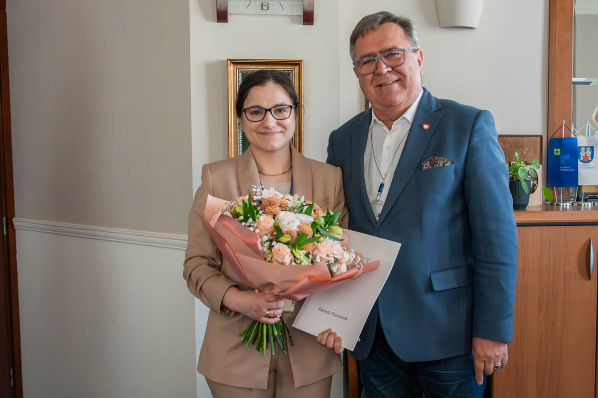 Urzędniczka uratowała 76-letniego klienta. "W trakcie obsługi nagle osunął się na podłogę i stracił przytomność."