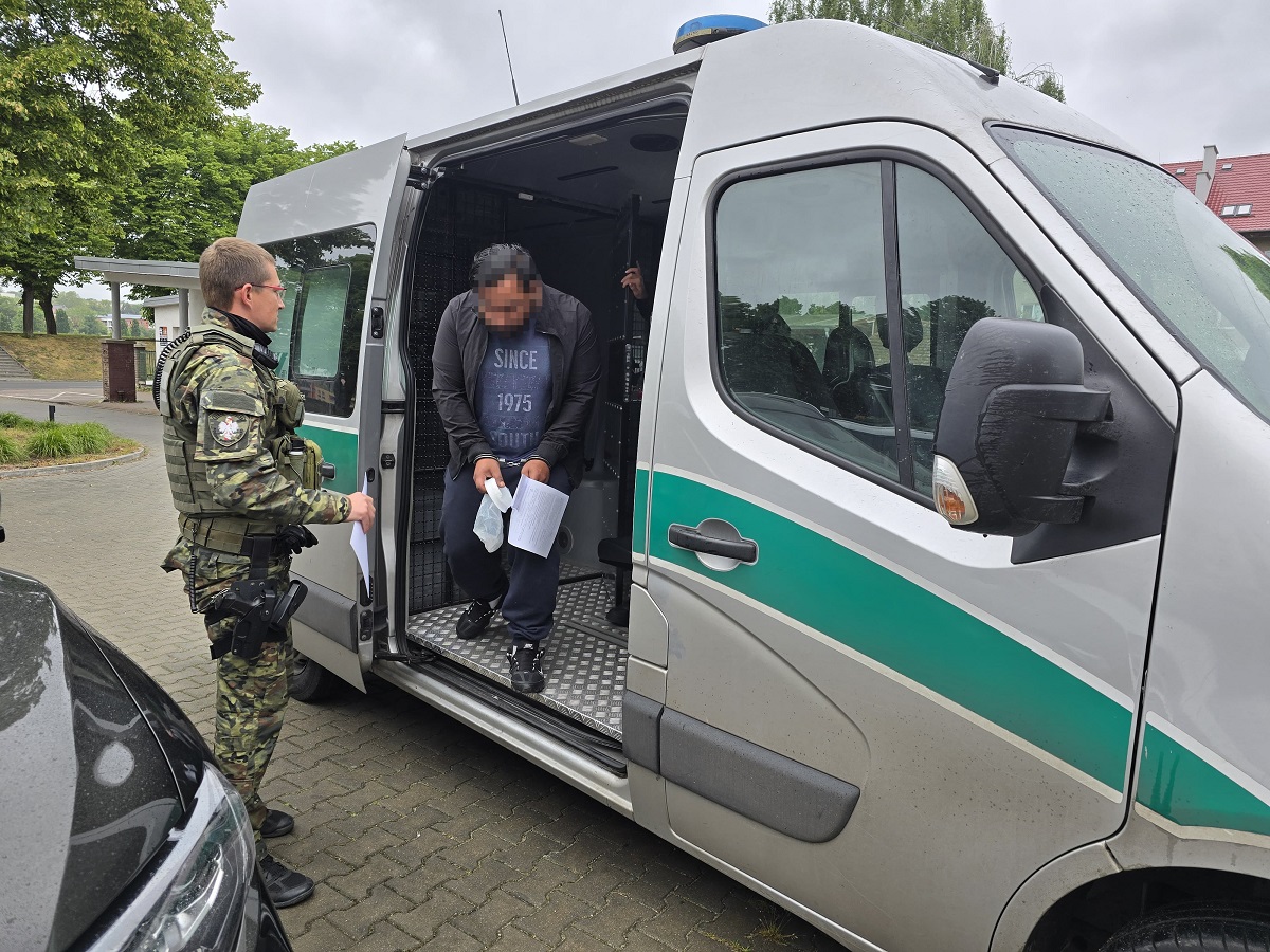 Kolejni obcokrajowcy deportowani z Polski. "Stanowili zagrożenie dla bezpieczeństwa i porządku"