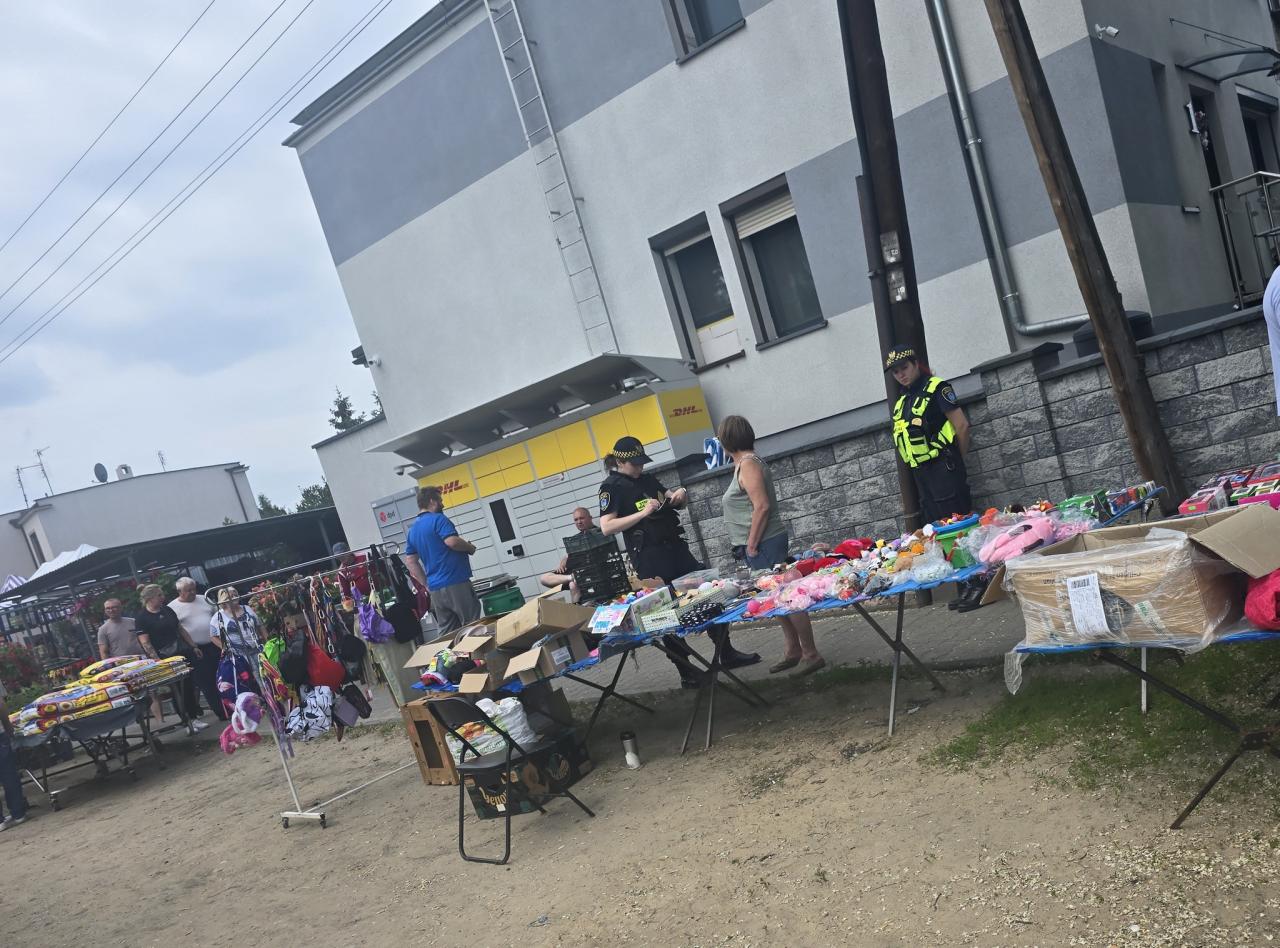 Skontrolowano targ "Sielanka". Posypały się mandaty. "Na szczęście handel zwierzętami, to już rzadkość"