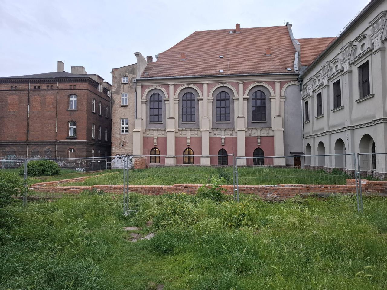 Ruszył remont skwerku przy ul. Garbary. To część dawnej osady św. Gotarda