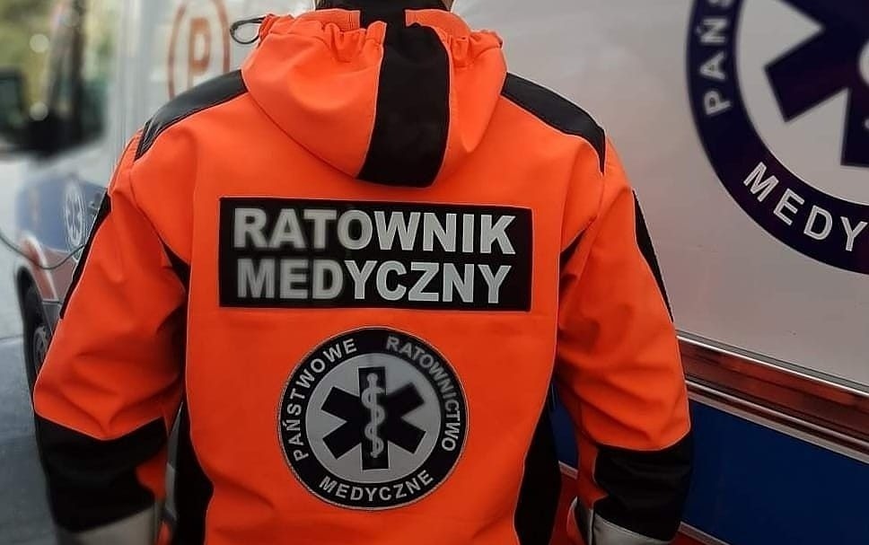 11-latek wybiegł na pasy, mimo czerwonego światła. Został potrącony przez samochód