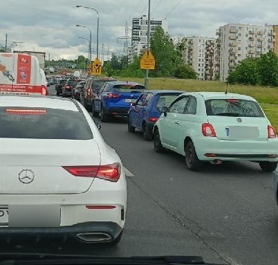 Gigantyczny korek na Hetmańskiej. "Na budowie nic się nie dzieje"