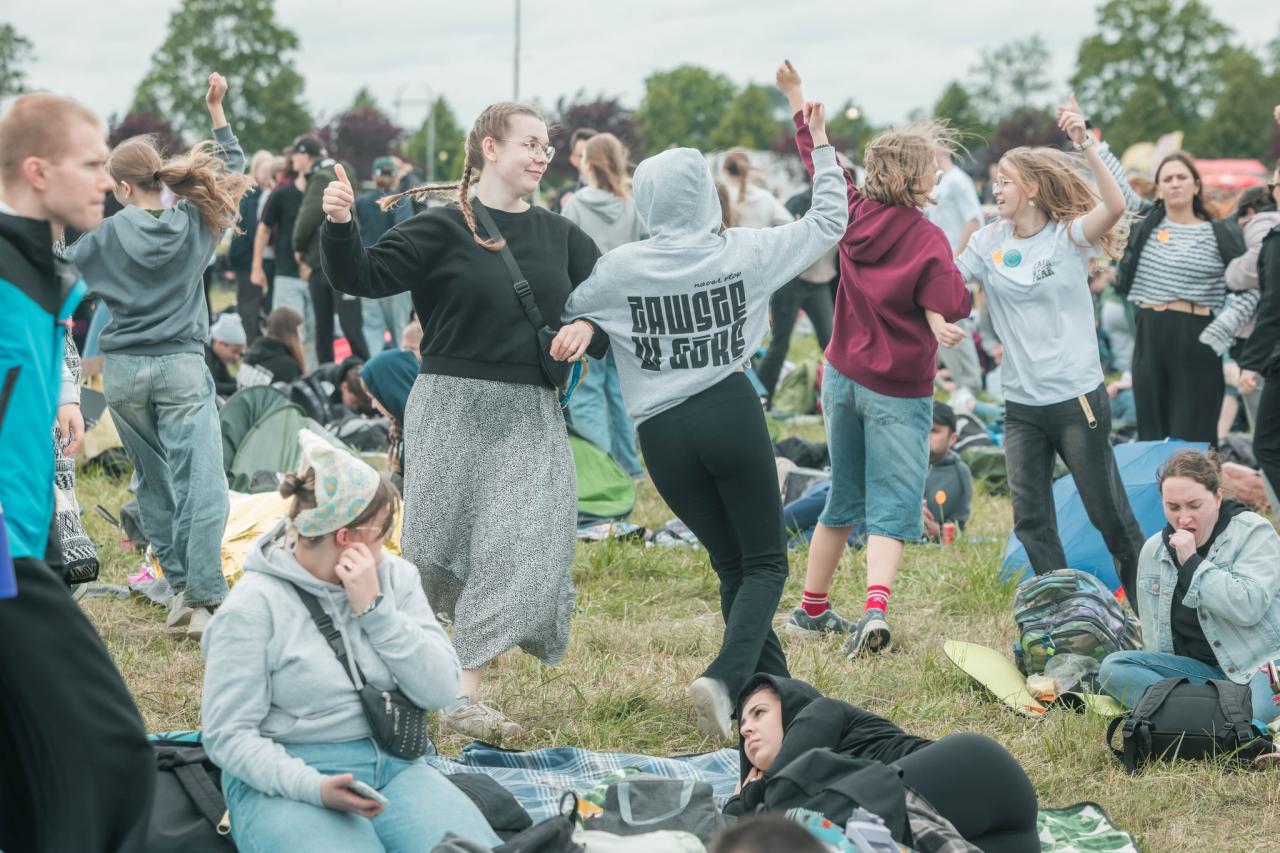 Ewakuacja na Polach Lednickich: "pierwsza taka sytuacja od 29 lat". Grupa uczestników miała poważny wypadek w trakcie powrotu do domu