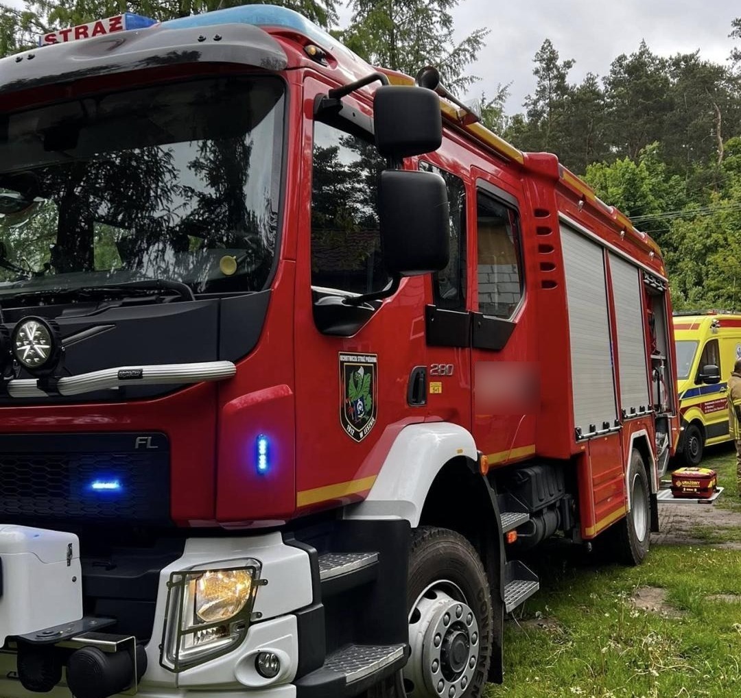 Region. Czołowe zderzenie samochodu osobowego z TIRem. Jedna osoba ranna. Droga była całkowicie zablokowana