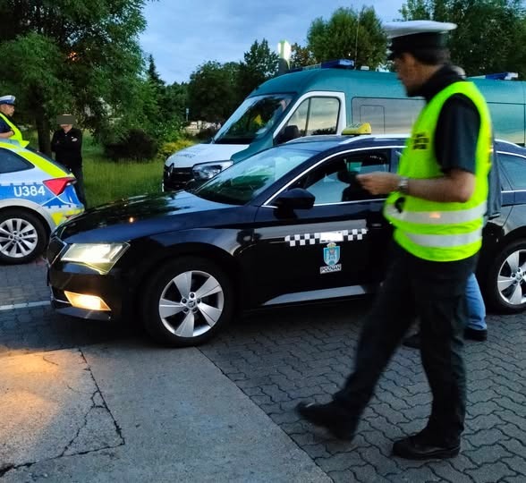 Wielkopolscy policjanci wspólnie z Inspektorami Transportu Drogowego skontrolowali taksówki w "szarej strefie"