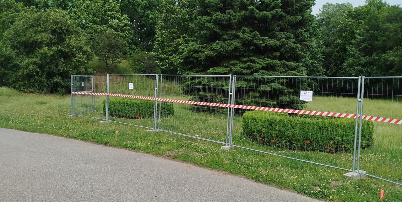 Nowe oświetlenie pojawi się w największym poznańskim parku. "Prace pod nadzorem saperskim"