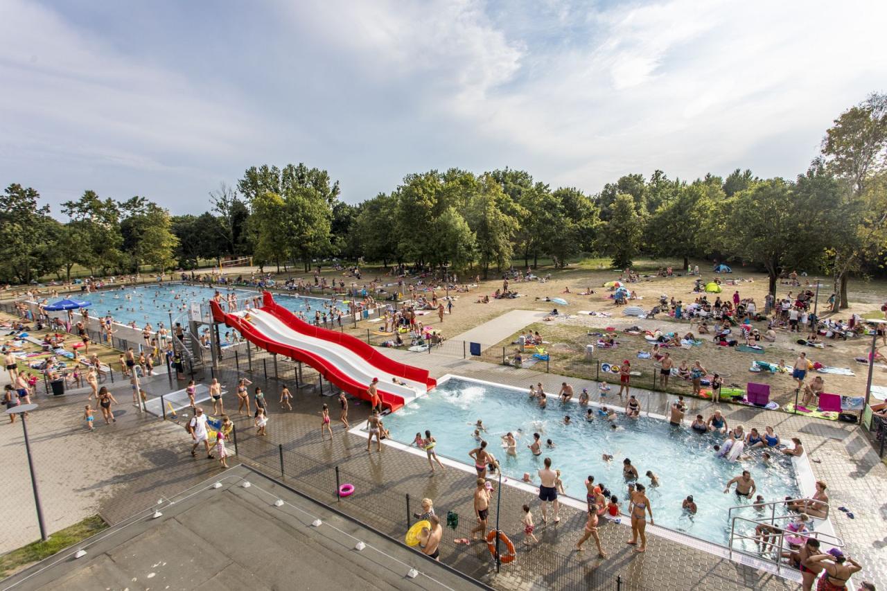 Pływalnia Kasprowicza rozpoczyna sezon. Pogoda w weekend będzie sprzyjać!
