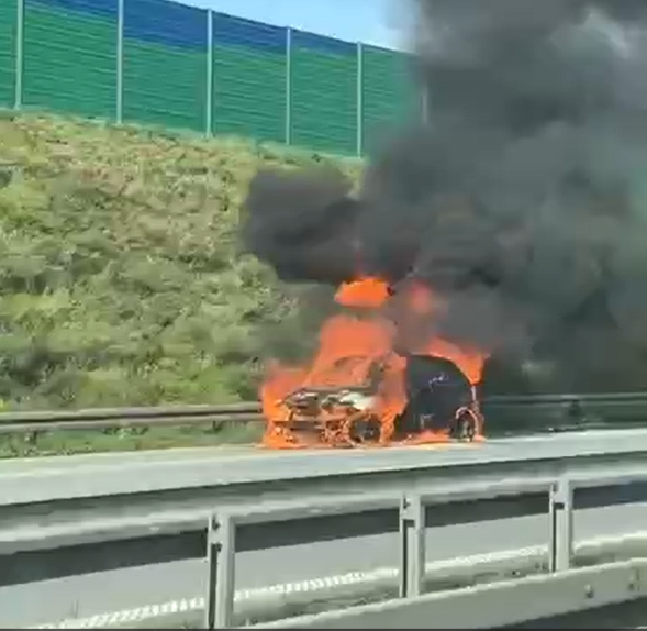 Auto w płomieniach na poznańskim odcinku A2!