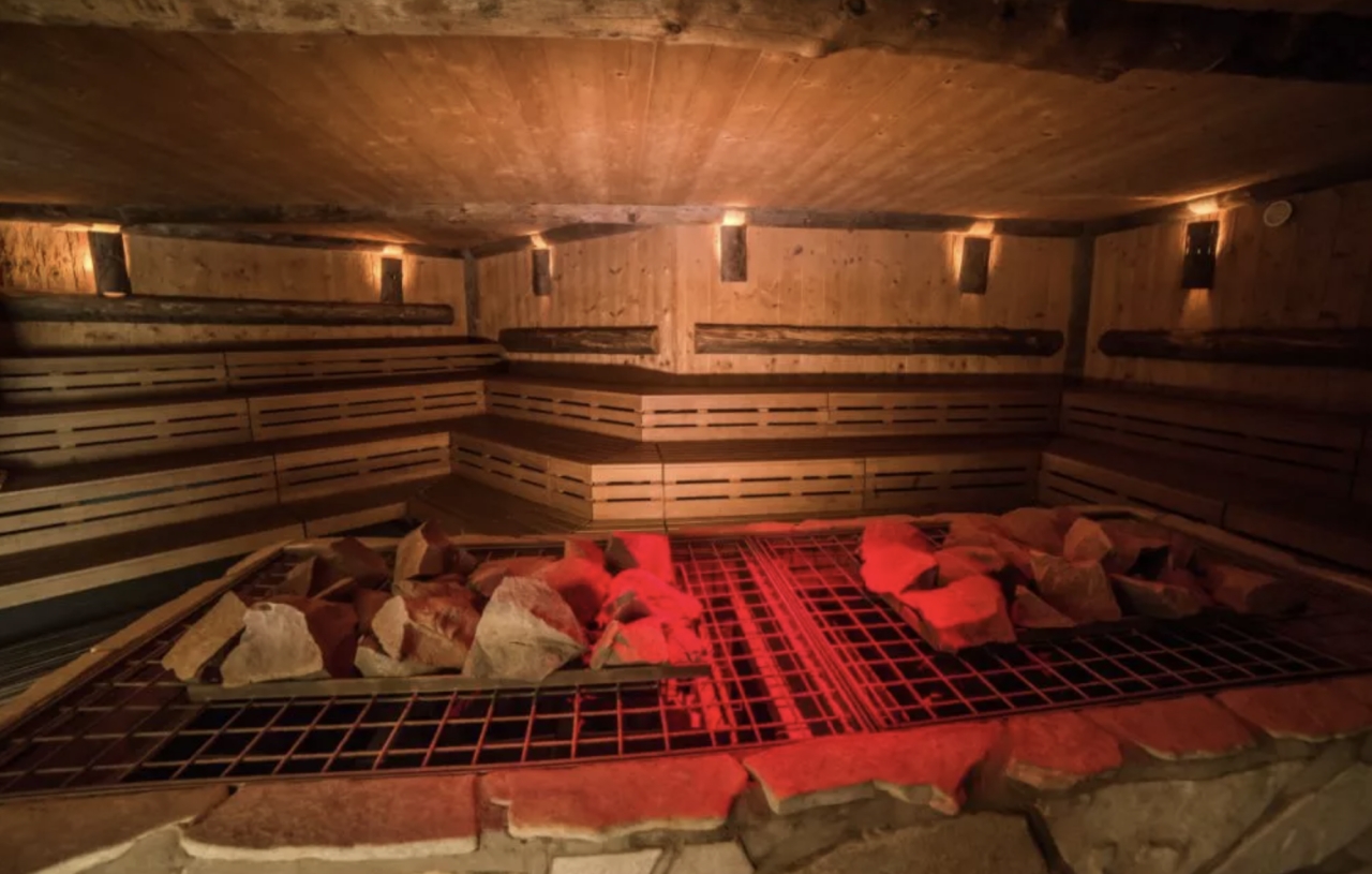 Incydent w saunie w Termach Maltańskich. "Grupa pijanych, umięśnionych mężczyzn zachowywała się agresywnie i wulgarnie, szczególnie wobec kobiet"